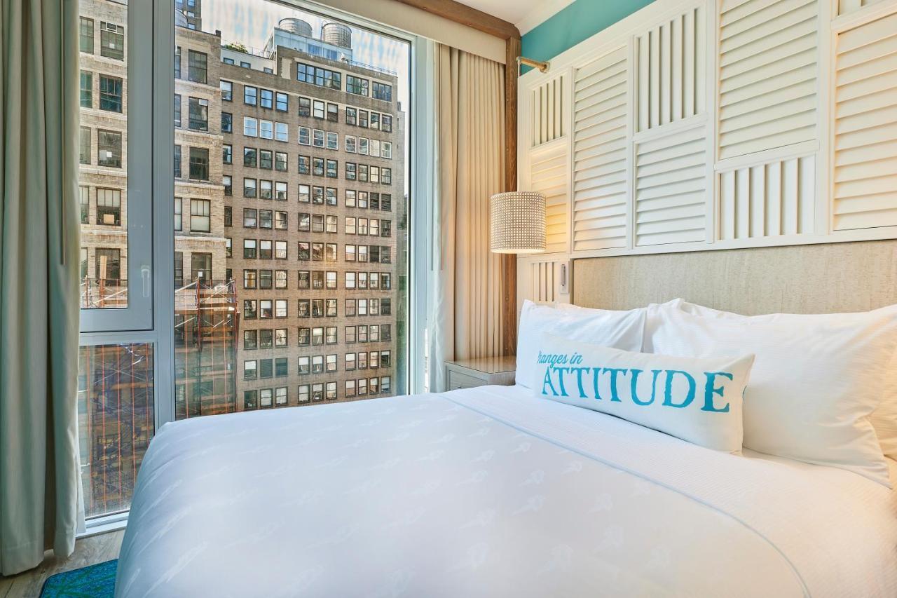 Deluxe Room One Queen Bed