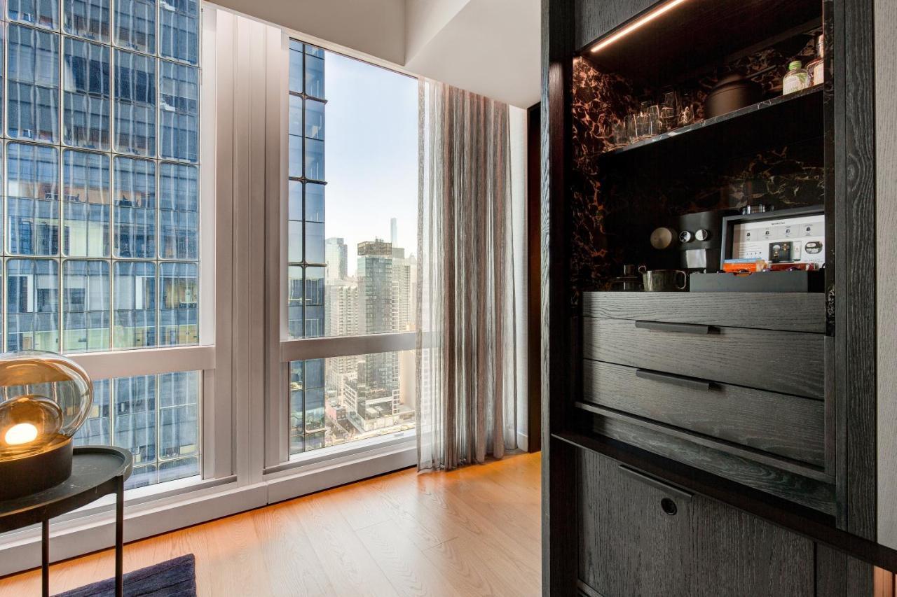 Deluxe River View One Bedroom Corner Suite, 1 King Bed