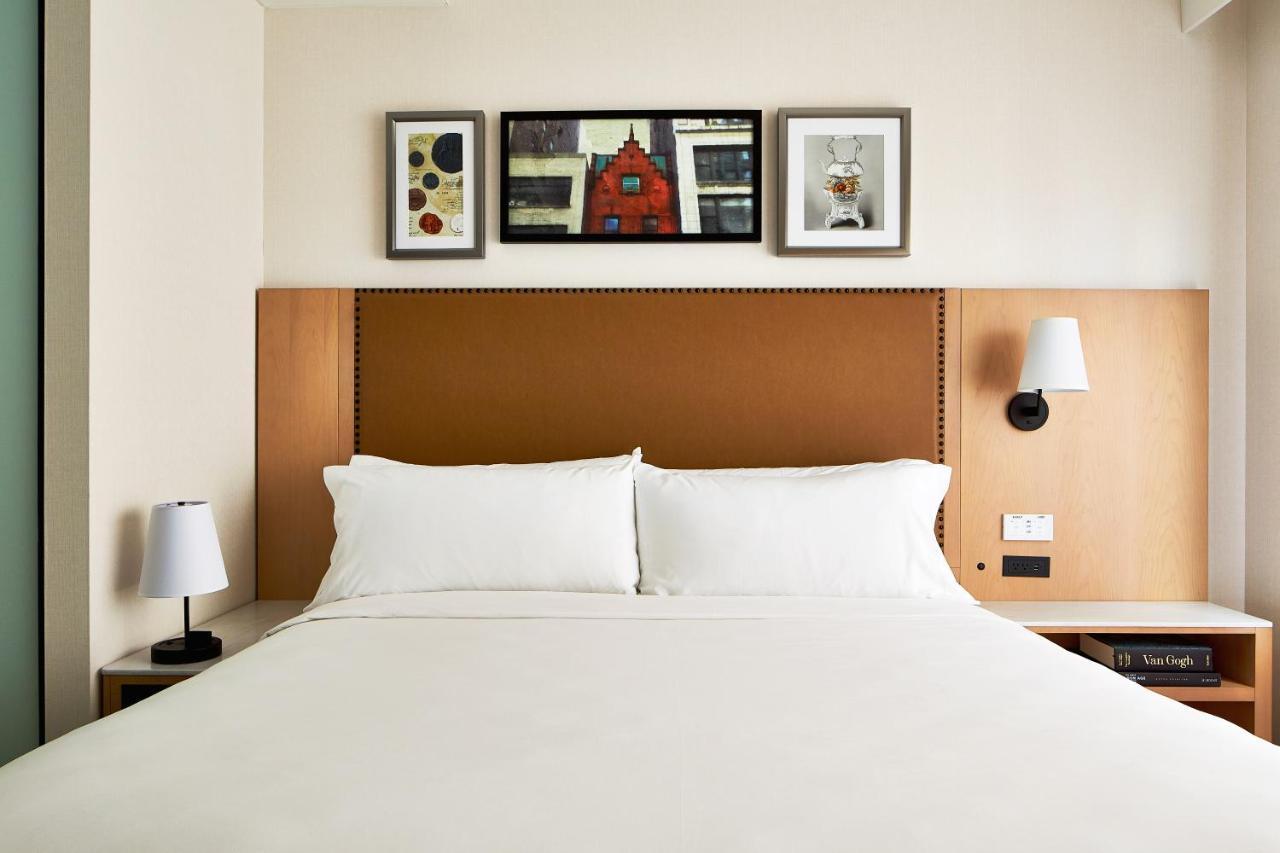 King Room with Roll-In Shower - Disability Access,1366657643:JPEG