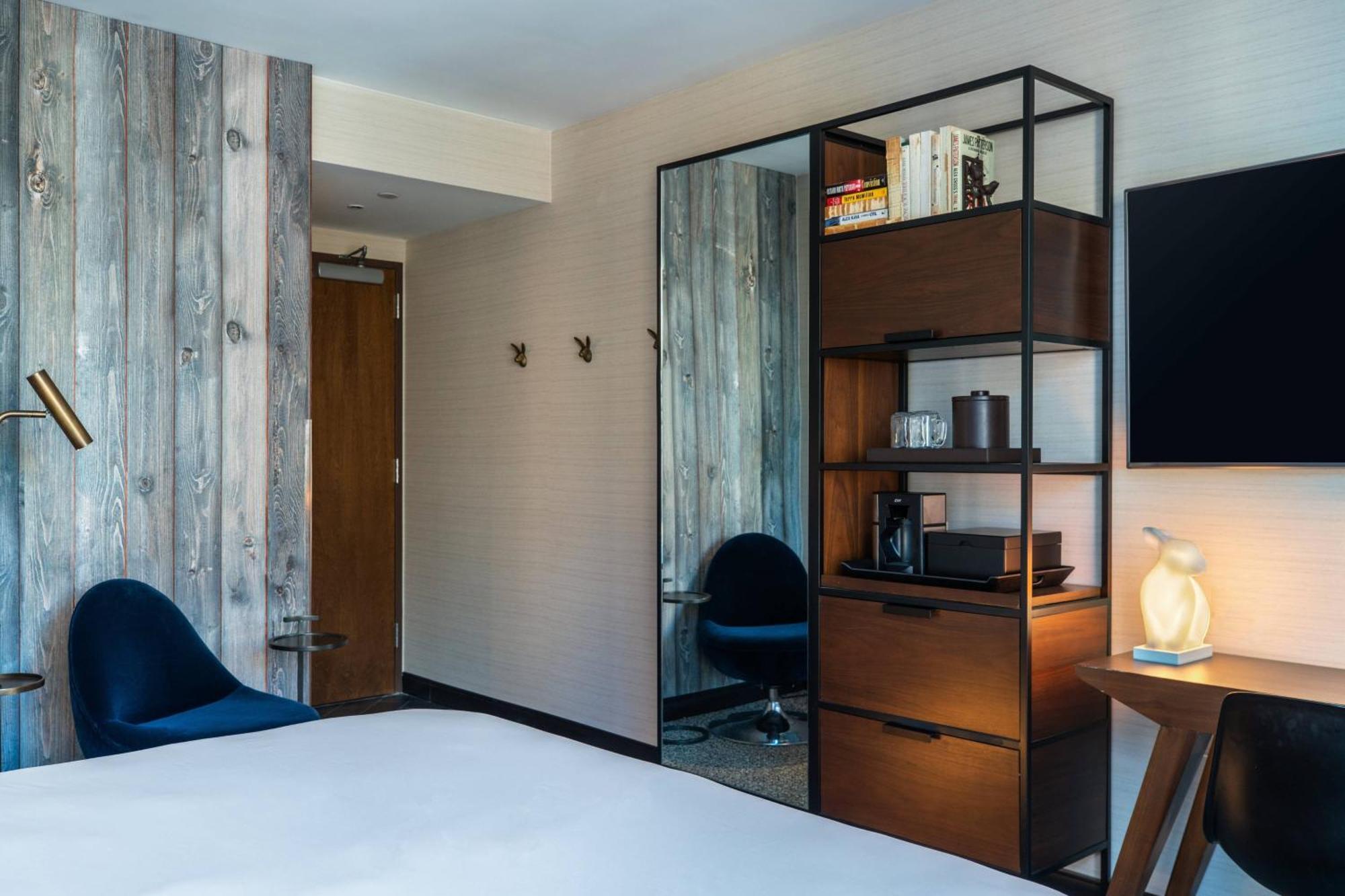 King Room with City View - Hearing Accessible