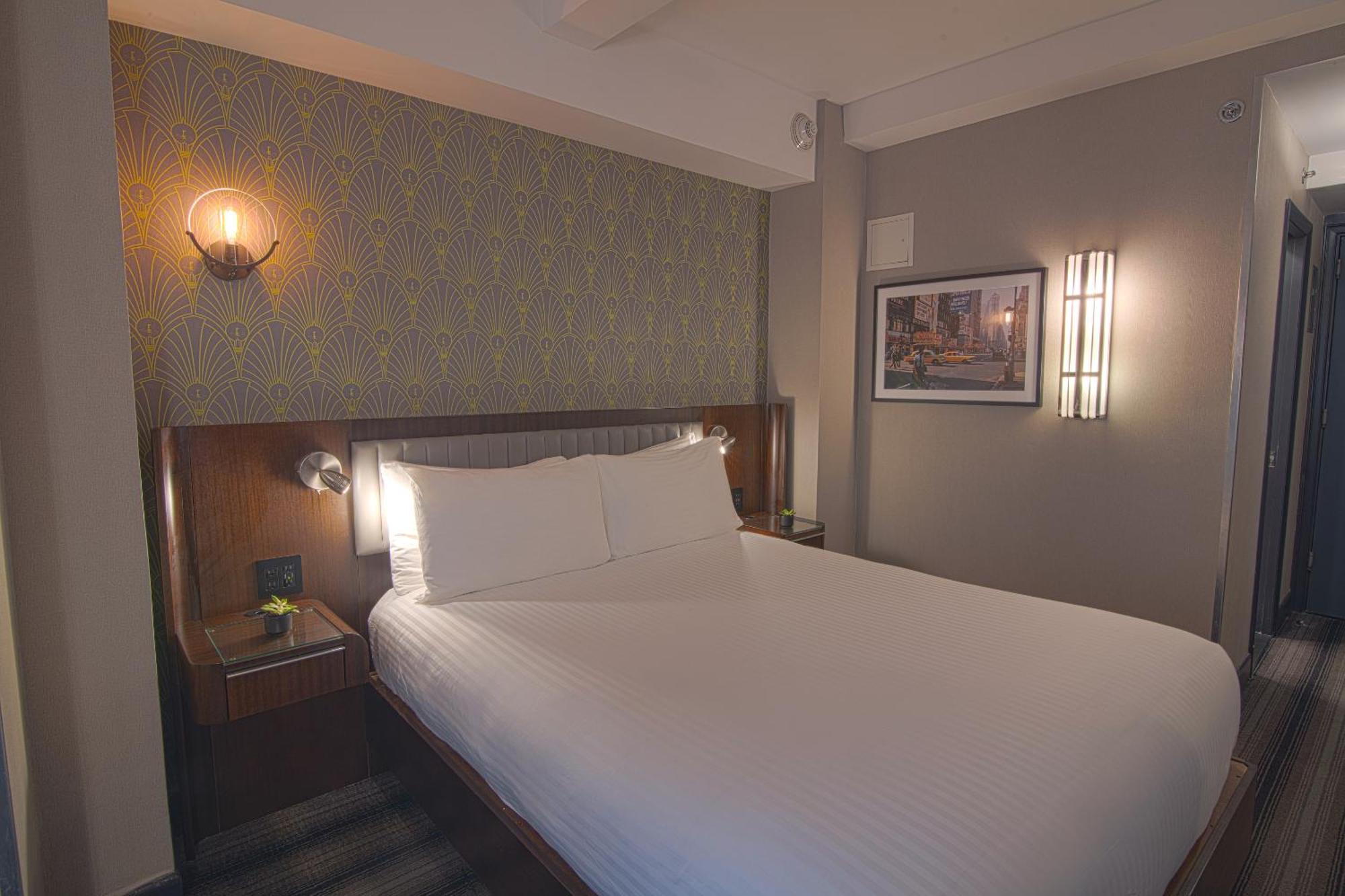 Signature 1 Queen Bed