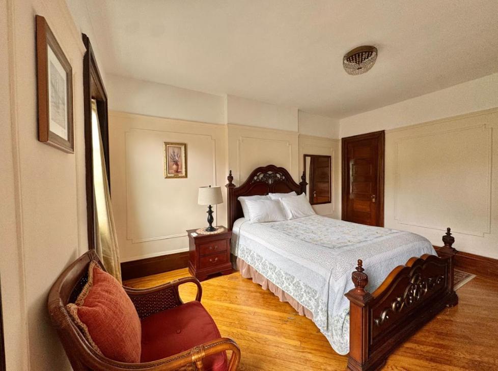 Queen Room