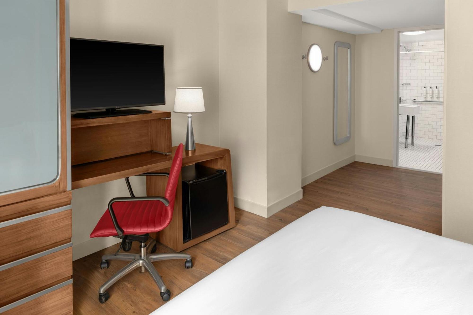 King Room,1722965595:JPEG