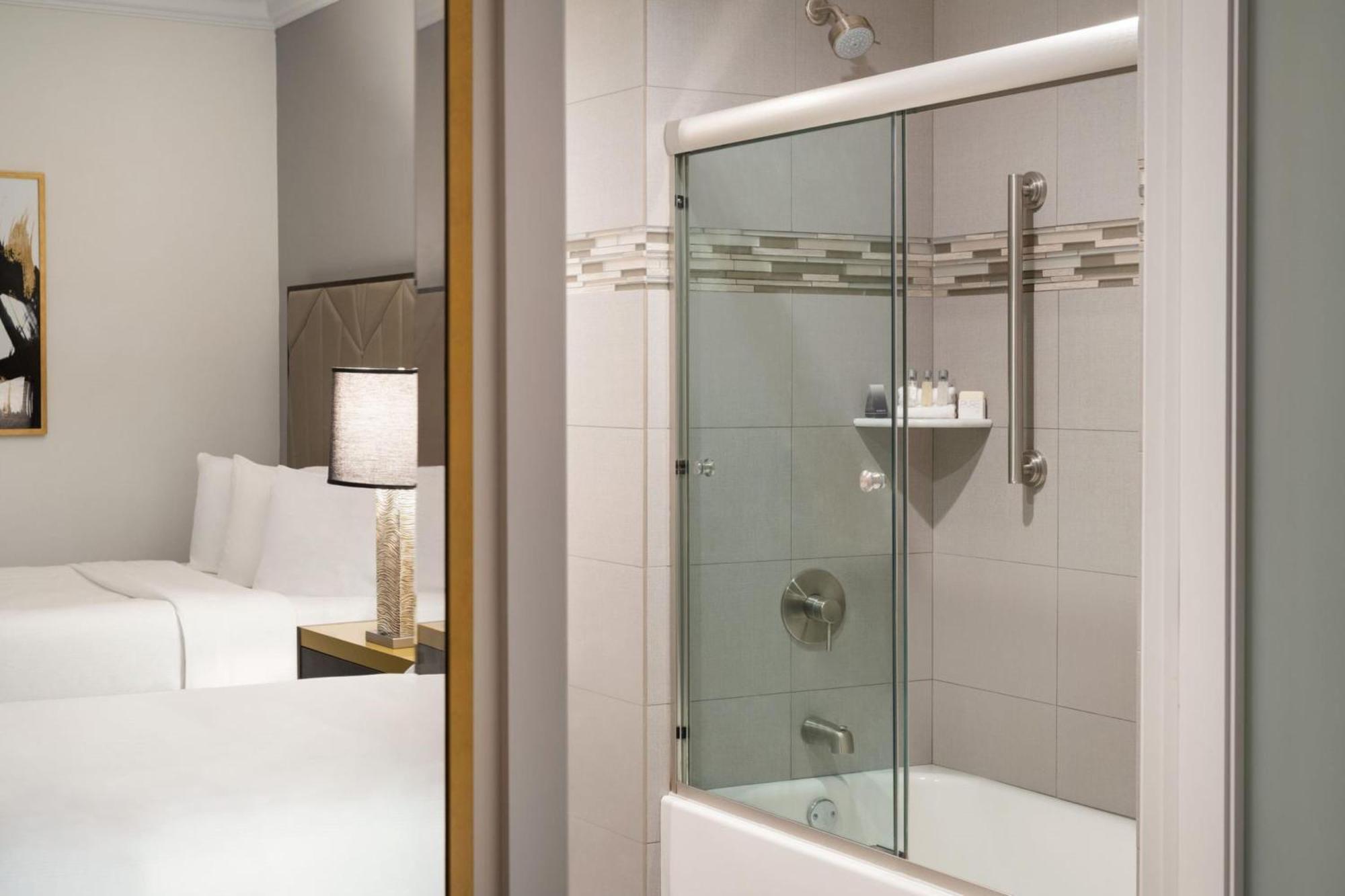 Double Room with Two Double Beds - Mobility Accessible with Tub