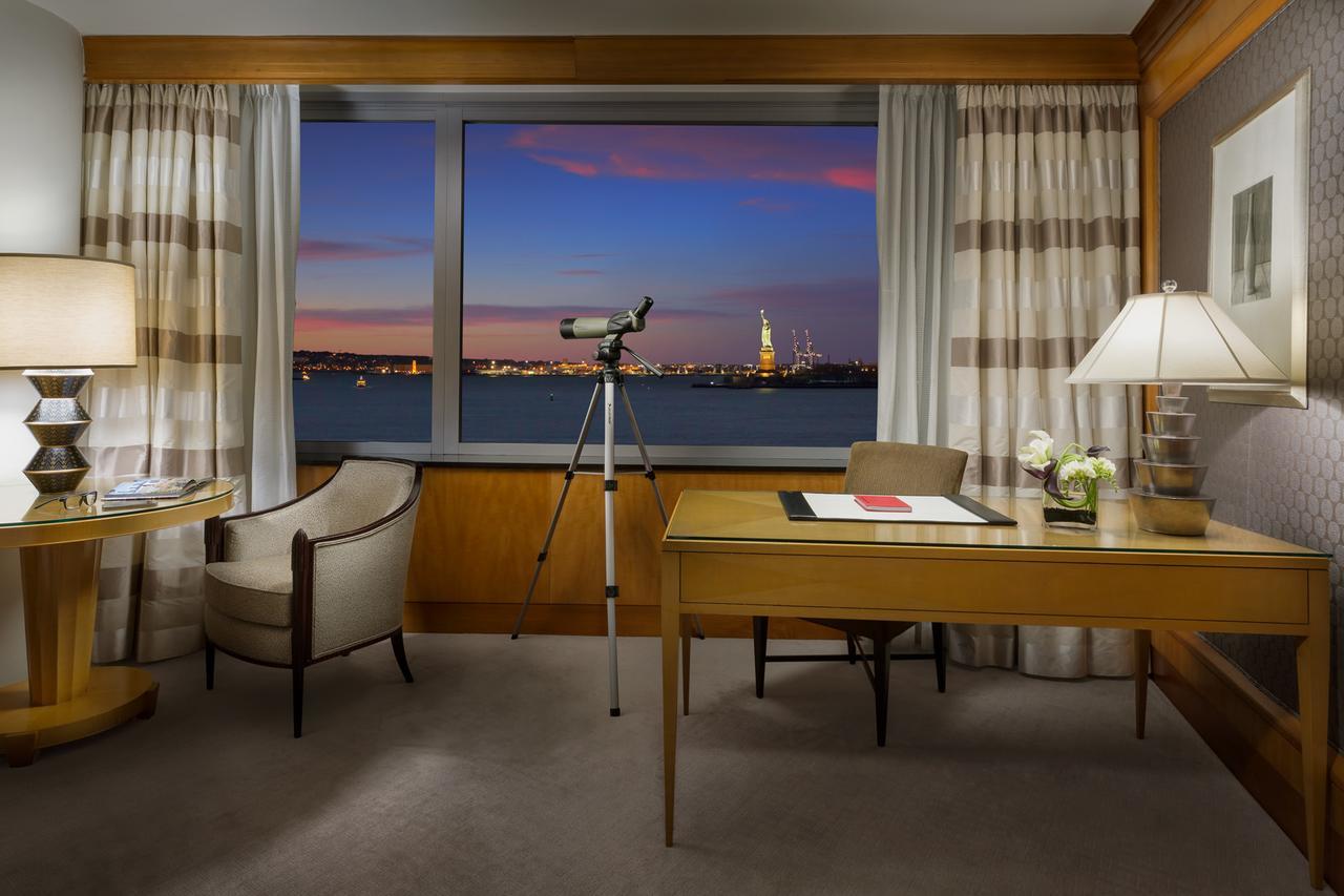 Executive One-Bedroom King Suite with Statue View
