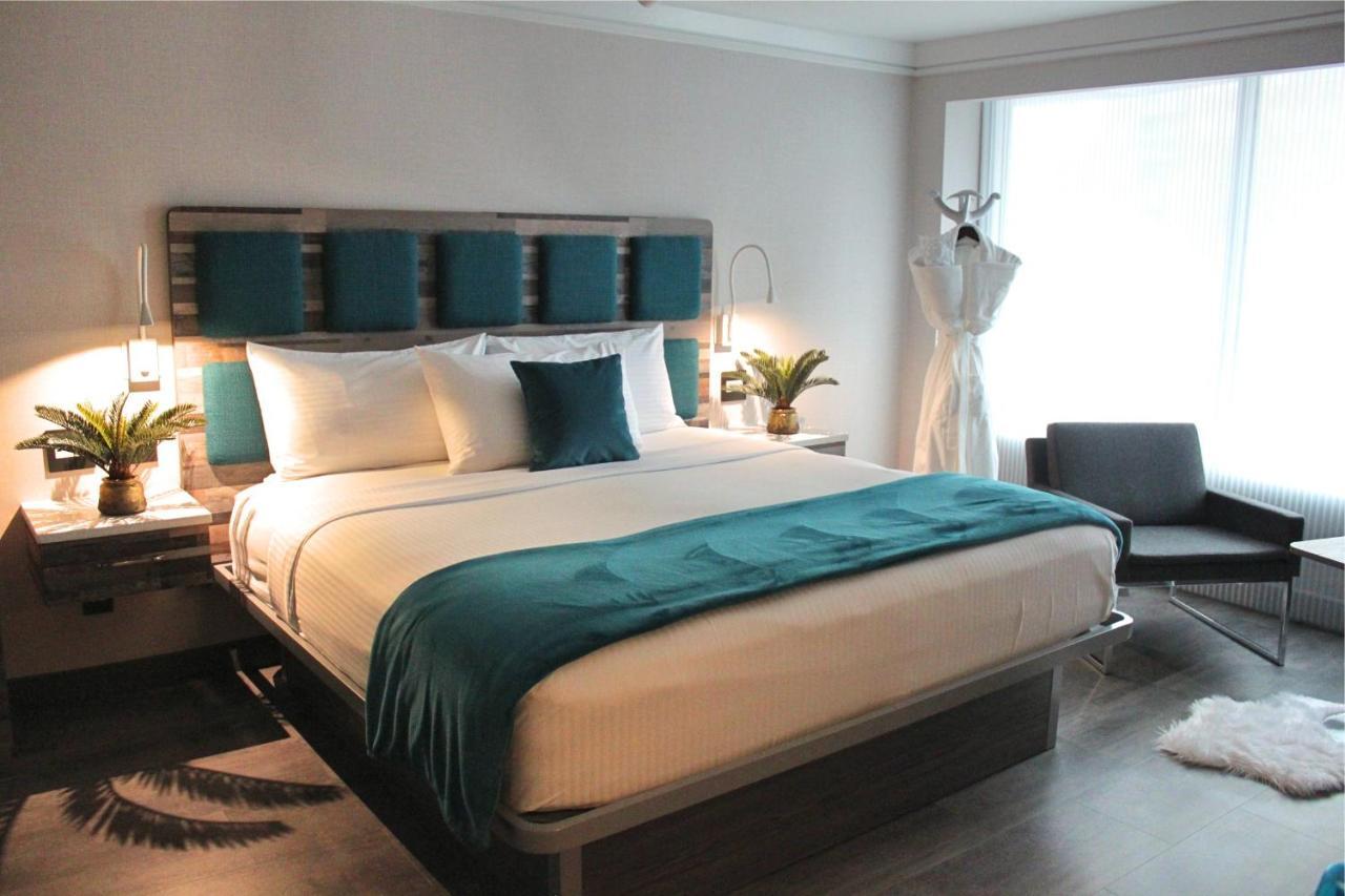 Signature Collection 1 King Bed,1438715689:JPEG