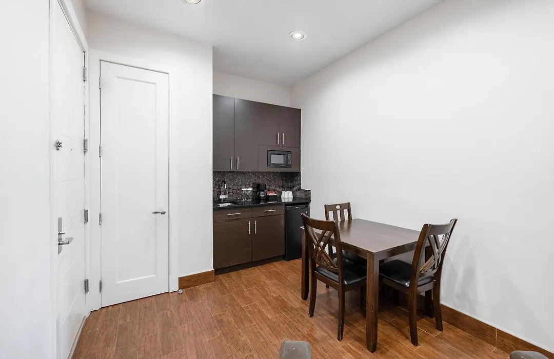 Aura Hotel Brooklyn-1