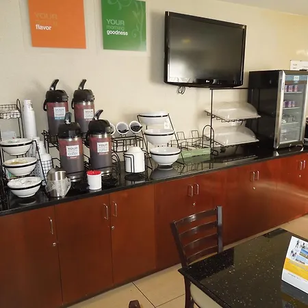 Comfort Inn Brooklyn-3