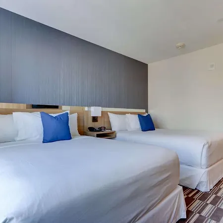 Microtel Inn By Wyndham Long Island City-2