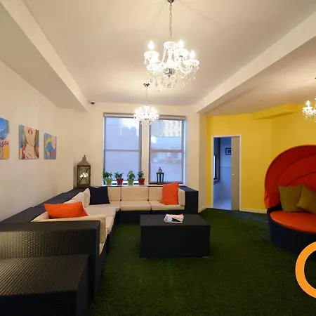 Q4 Hotel And Hostel-2